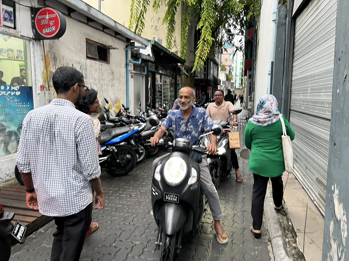 saiffathih's tweet photo. @aekofathih Galolhu Uthuru door-to-door 🏠
#Saif4Male #LiveableMale https://t.co/aUk0E7VFLx