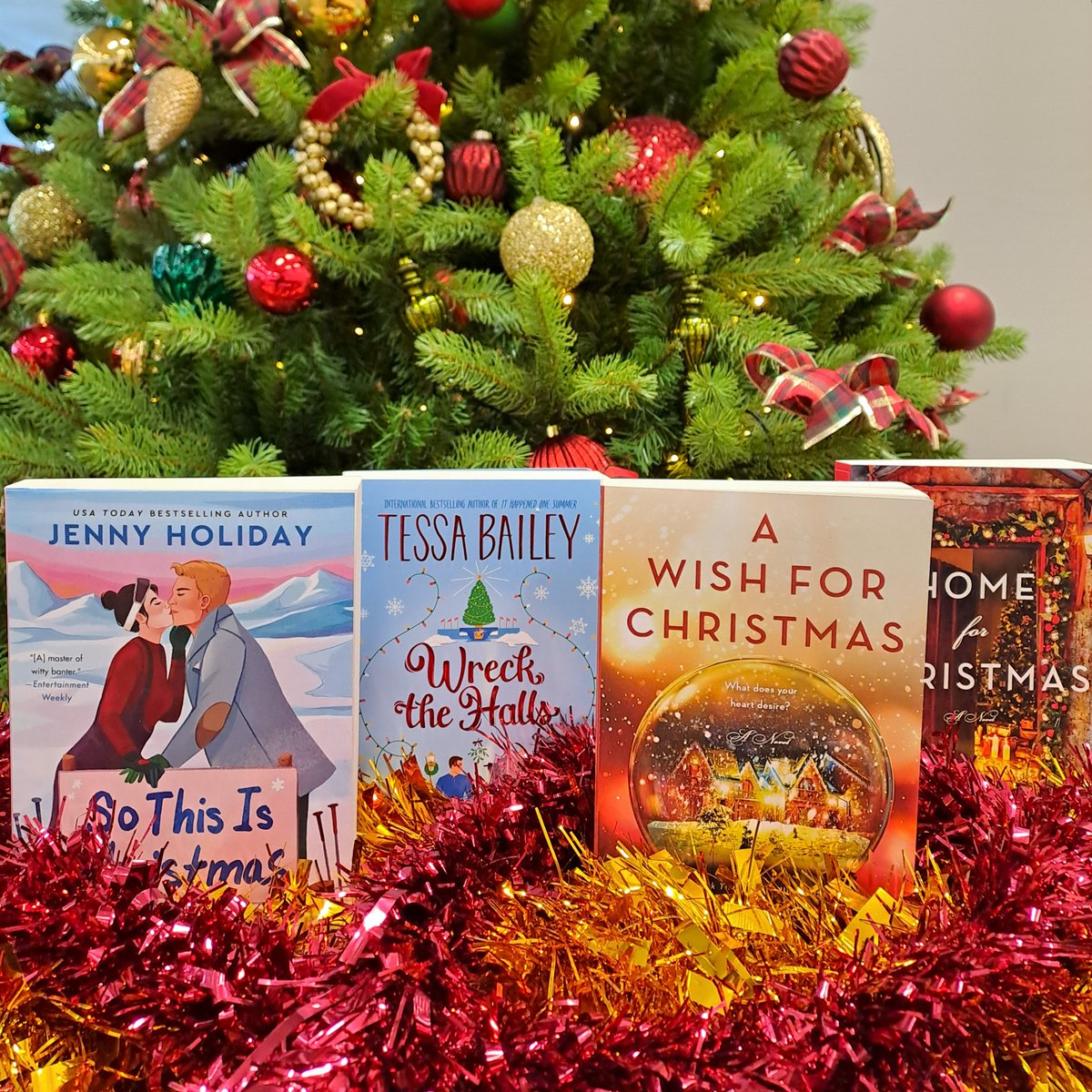 Day 2 of our Countdown to Christmas is filled with heartwarming Christmas rom-coms. 📚❤️ To Enter: Like, Retweet, and Follow! Comment with your go-to Christmas movie 🎥 Ending at 6 pm UK and Ireland Only! #Harper360Christmas 🎁✨ @Harper360YA