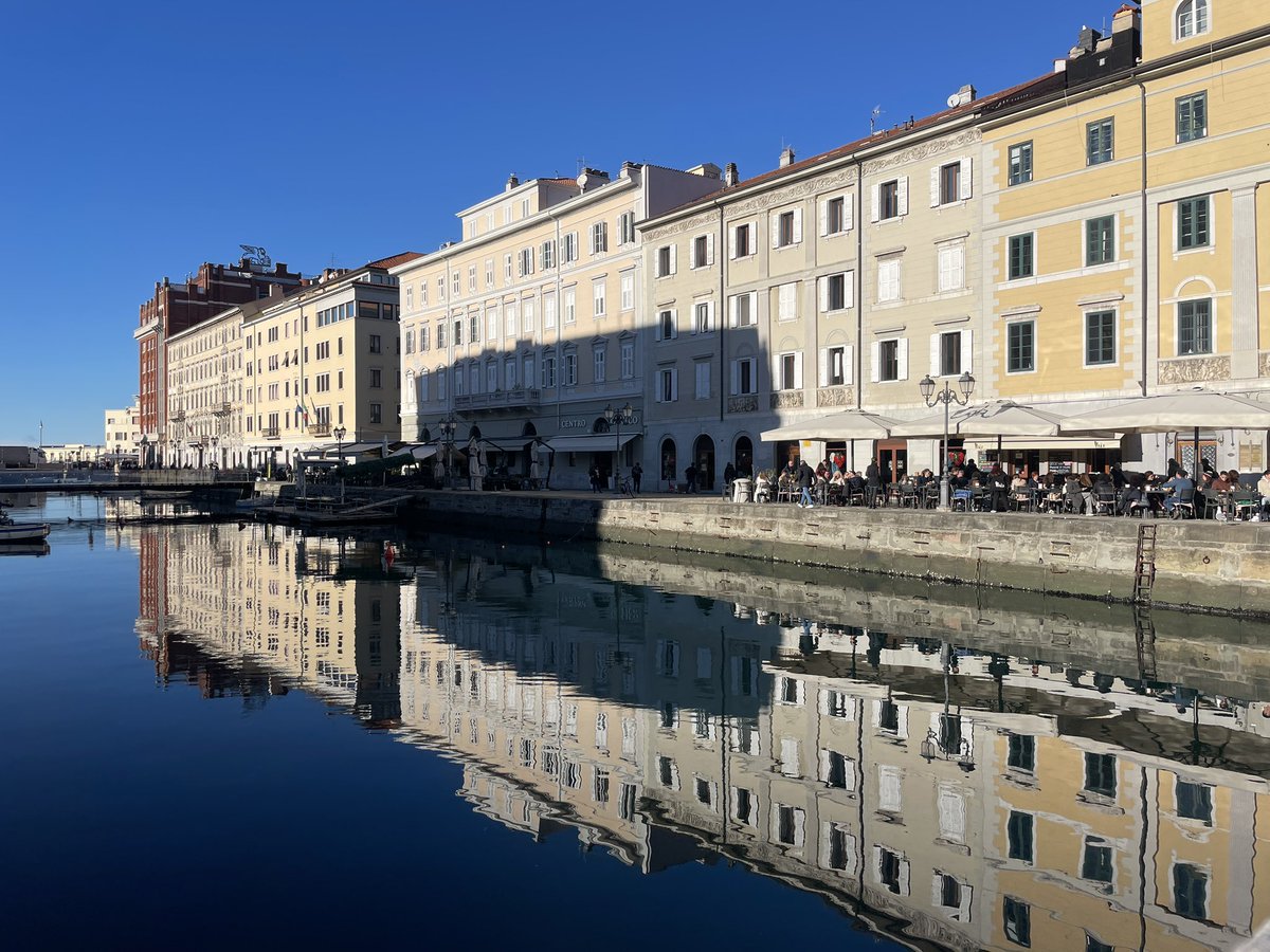 sangermax's tweet photo. #Trieste #fvg  #ita #Slo #Aus fai #canale di #PonteRosso nella zona del borgo #Teresiano voluto e costruito sotto Maria Teresa d’Austria ingegnosa #opera di #ingegneria #civile che permetteva a grandi #velieri di spingersi sin #dentro la #città per dare vita dei #mercati https://t.co/SbxUjONKvm