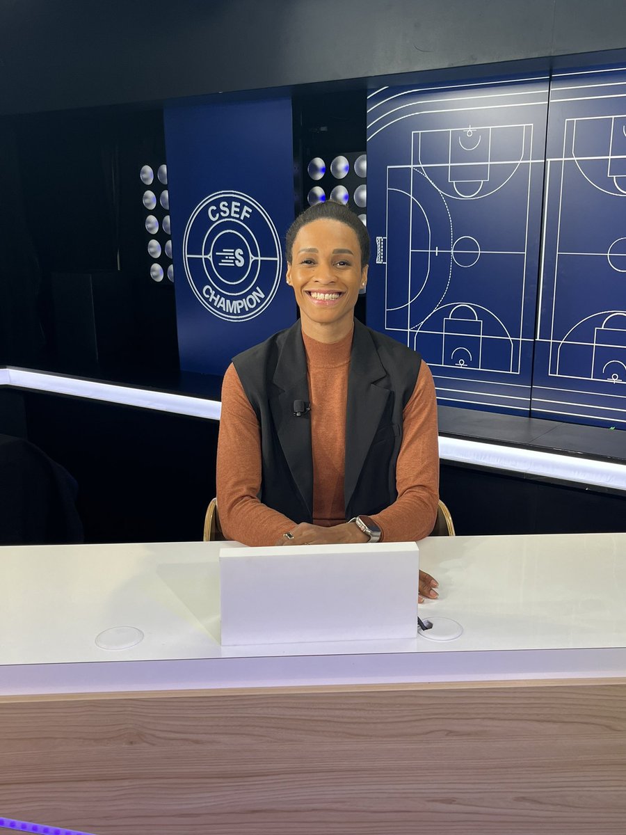 carolinangelini's tweet photo. Aujourd’hui, c’est sur le plateau de @sport_en_france qu’@PineauAllison évoque son autobiographie, ALLI, qui sort le 16/1/24 aux éditions @LesSportives ⚡️⚡️⚡️
#handball #allisonpineau
Cc @mejdaline @aureliebresson https://t.co/ZsdjgAnjem