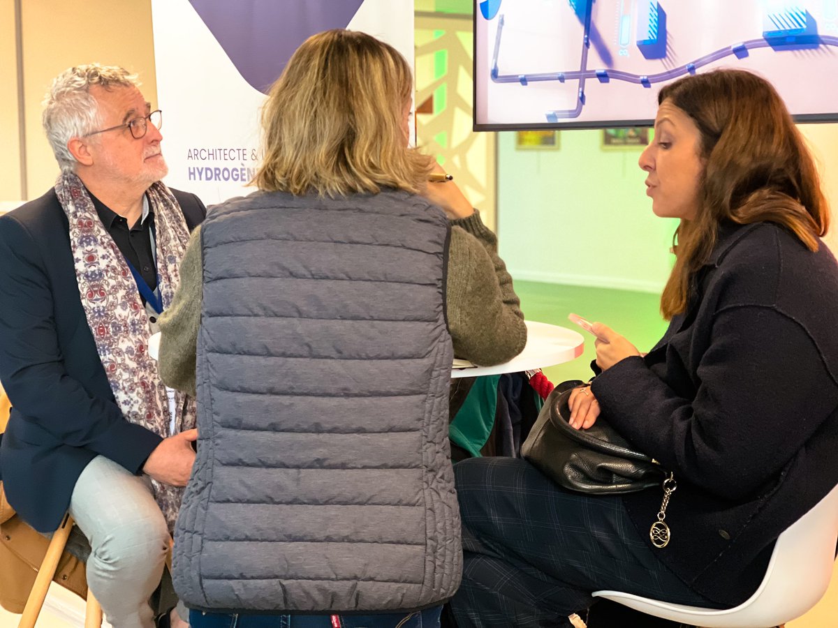 [ #LIVE ] La journée avance et les rencontres d’affaires se poursuivent pour les participants de Green Aero Days  ! 
Une belle occasion de se rencontrer, découvrir de nouveaux partenaires potentiels et créer de nouvelles synergies. 
 
<a href="/abeevents/">abe - BCI Aerospace</a>
<a href="/AeroportPau/">Air'py Aéroport Pau Pyrénées</a>
#MAELE #Decarbonation