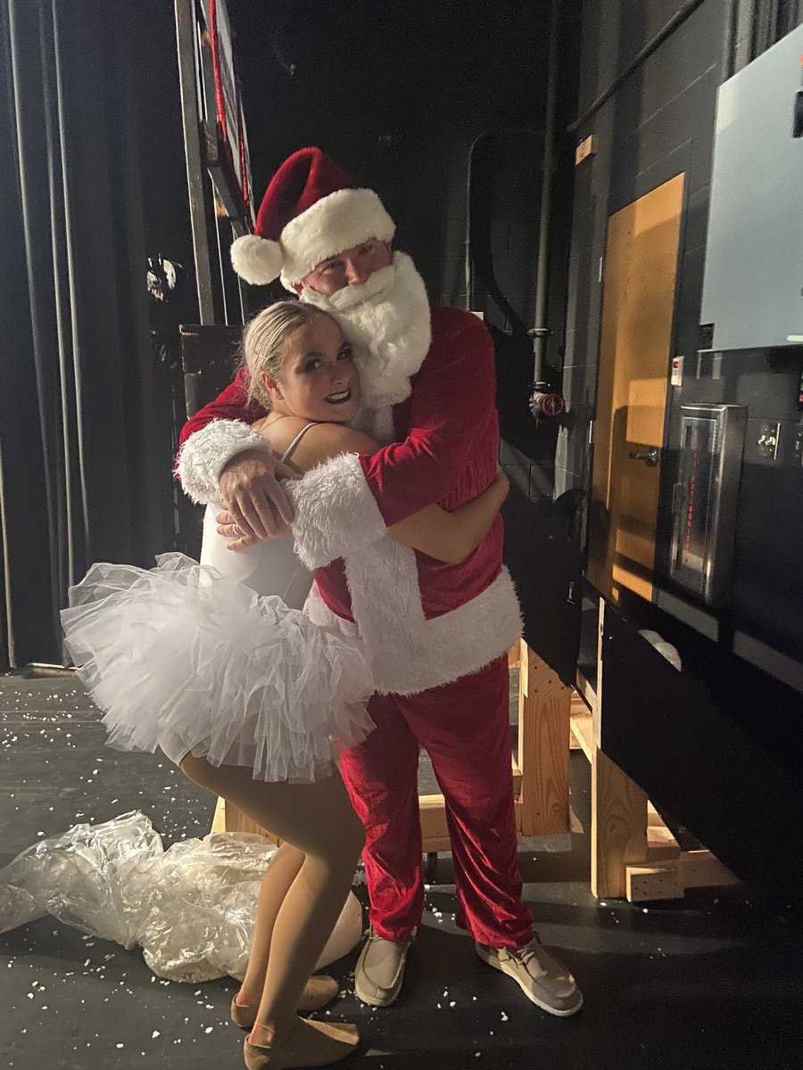 johnnywilk_john's tweet photo. Showdolls Holiday Extravaganza!!! Keegan recruited me to make my Stage Debut.  #GirlDad  #ProudPops #Blessed  #NSBLiving  💃💪💯🔴⚫️ https://t.co/l3FB1G9H5E