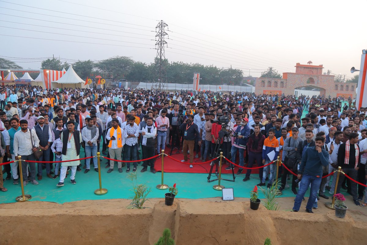 ABVPVoice's tweet photo. The #69thABVPConf has officially begun with flag hoisting by National President Prof. @DrRajSharan and National General Secretary Shri @yagywalkya at Indraprastha Nagar, Delhi. 

#ABVP #ABVP75 https://t.co/ZpqdIoqluB