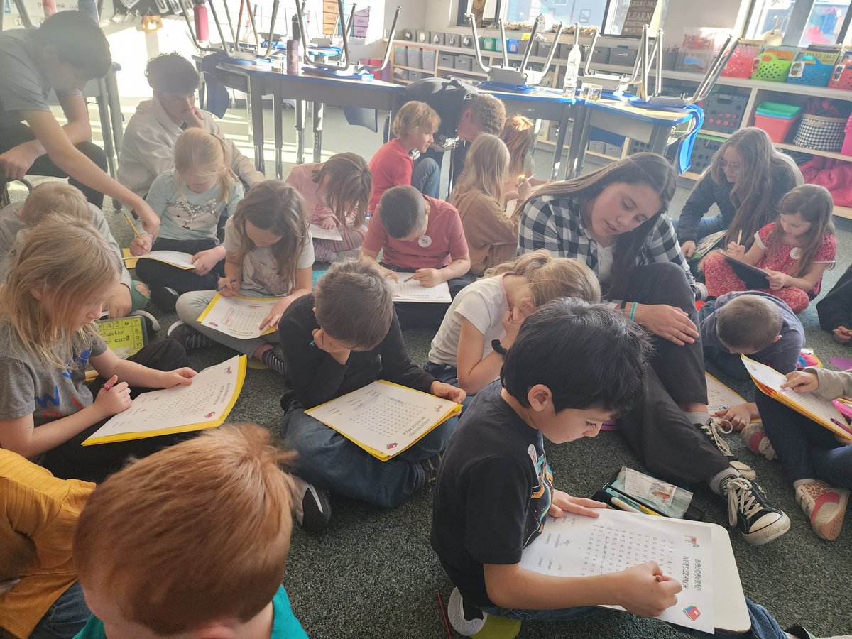 dustinlee62's tweet photo. I love it when #PBHS students have the opportunity to interact with #PBES! students. The Spanish III class taught about El Biblioburro to the 1st graders. Thanks firsties for letting us come! https://t.co/O1LQ48oOAk
