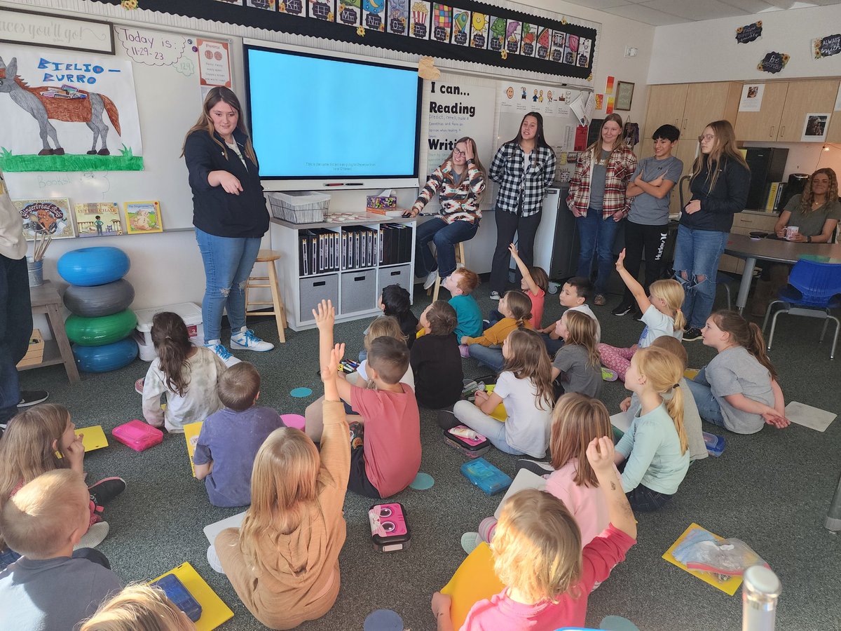dustinlee62's tweet photo. I love it when #PBHS students have the opportunity to interact with #PBES! students. The Spanish III class taught about El Biblioburro to the 1st graders. Thanks firsties for letting us come! https://t.co/O1LQ48oOAk