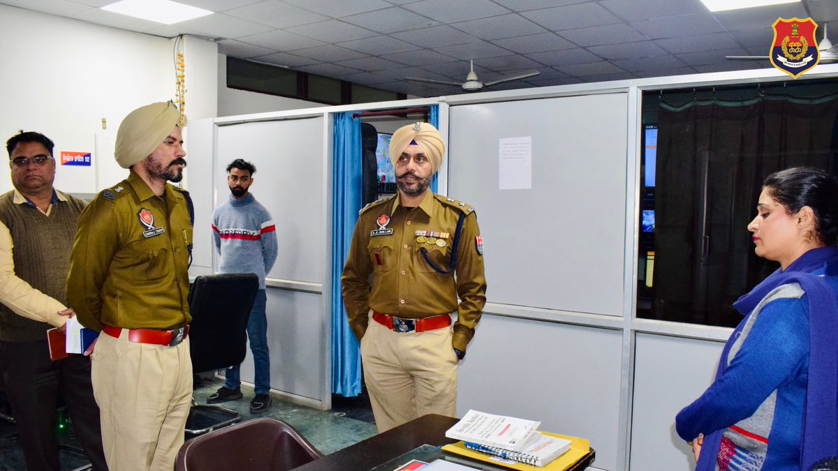 PathankotPolice's tweet photo. SSP Pathankot, conducted a thorough inspection of District Police Office, urging employees to work diligently and with dedication. Setting a standard of excellence.
#Policelnspection #WorkDiligently #DedicationAtWork https://t.co/xHPqndOIFb