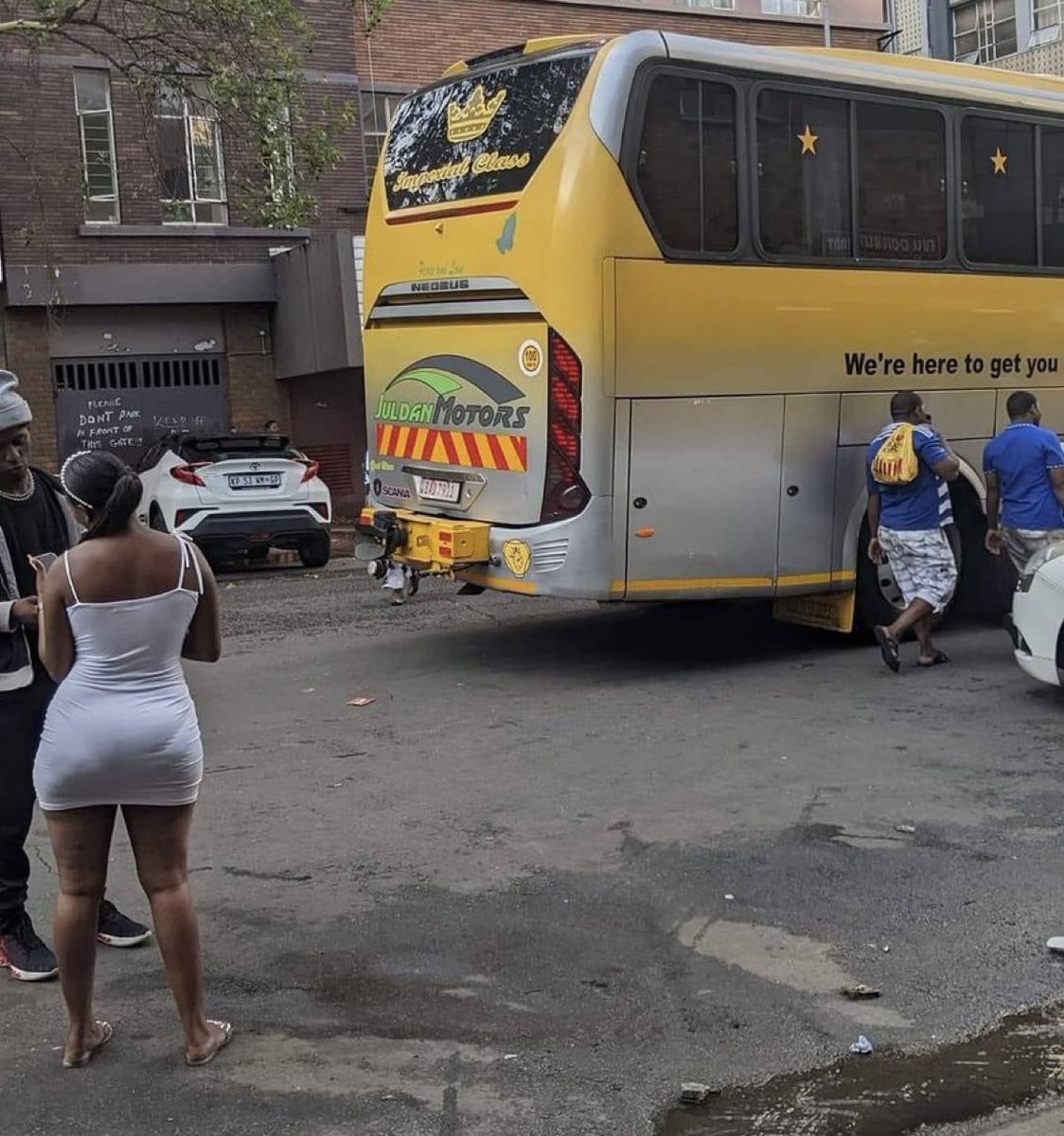 AdvoBarryRoux's tweet photo. This bus is always on time. https://t.co/vS2DhmNSTz