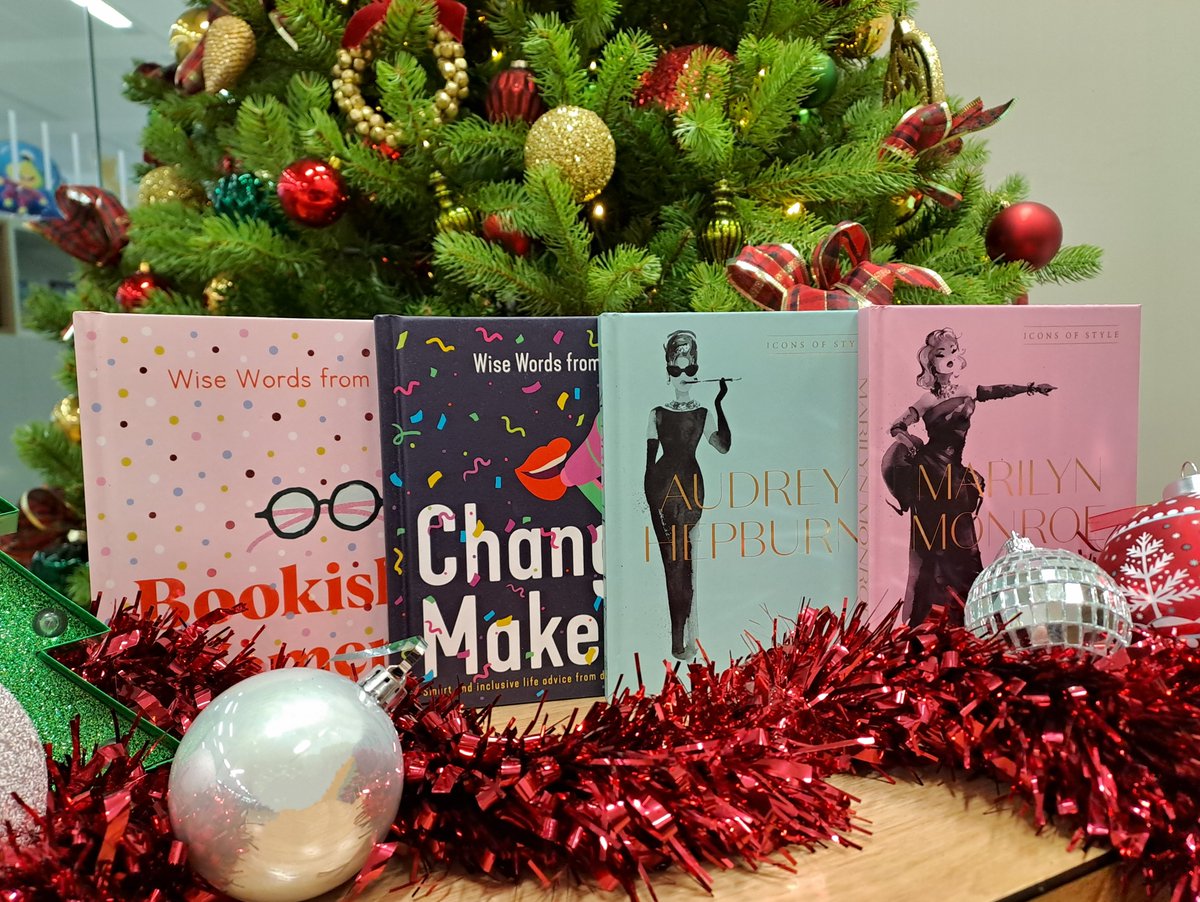 Harper360UK's tweet image. Day 4 of our Countdown to Christmas brings you a selection of these 4 fantastic stocking fillers! ✨

To Enter: 
Like, Retweet, and Follow! 
Comment with your favourite stocking filler idea 🧦
Ending at 6 pm 
UK and Ireland Only! 
#Harper360Christmas 🎁✨ @Harper360YA