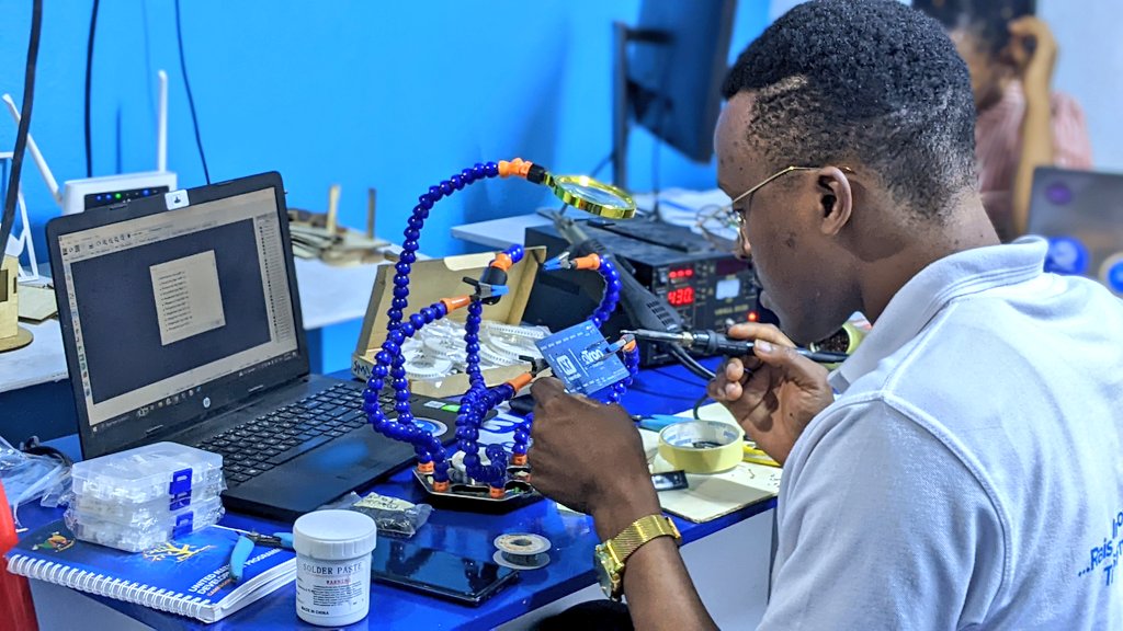 nzometia_n's tweet photo. @nervtek_cii's R&D Lab
nTron Kit Development ⚙️
.
.
.
.
#Nervtek #nTron #Kit #Electronics #Robotics #Makerspace #PCB #DigitalManufacturing #Research #Development https://t.co/dUkfxFsi3s