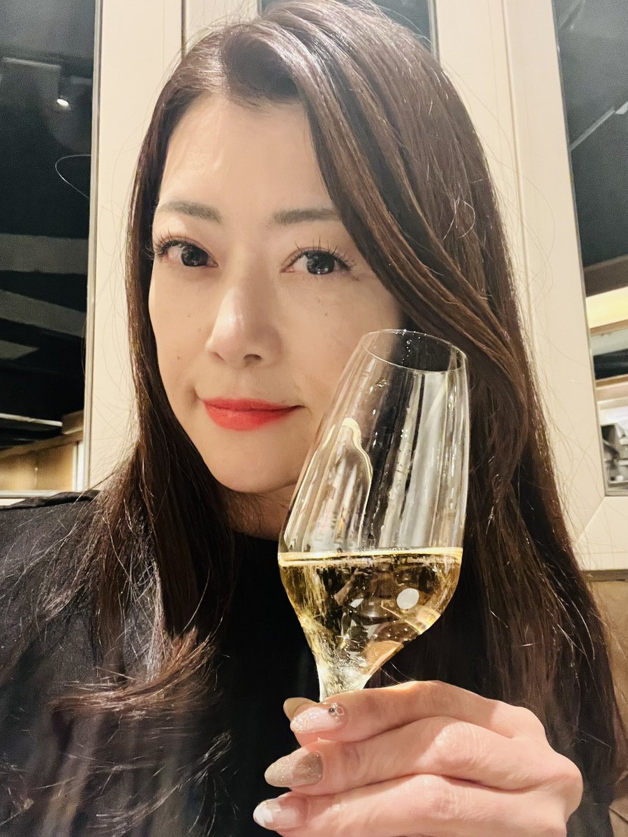 明日、前泊前夜祭からご予約のかたは、ご準備できましたか？
私は、いろんな準備に取り掛かっていますが、まずは、カレンダー発送や手渡し準備がだいぶ落ち着きました♪
明日からの、前泊前夜祭、宿泊忘年会、バーMAKI大阪、キューティスマイル撮影会の準備がだいぶできましたよ^_^ https://t.co/foFpg4fktC
