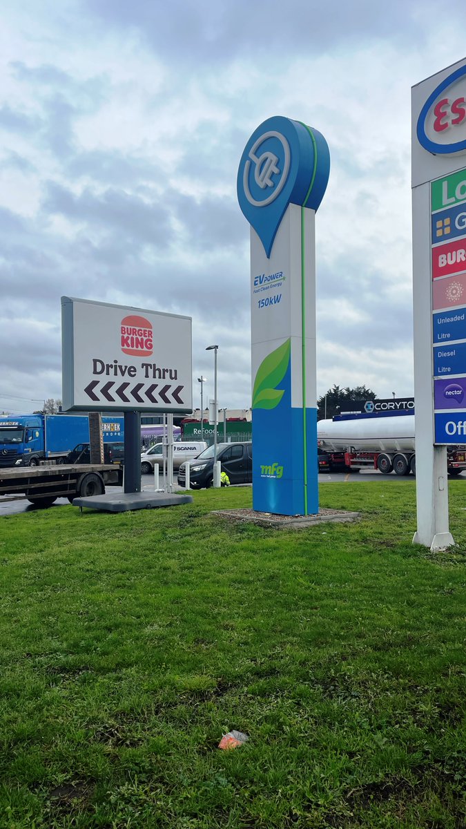 Trotter_uk's tweet photo. Another Trotter out for @MotorFuelGroup , Purfleet Service Station.
Everything you need there if you looking to stop by! #SustainableSignage #MotorFuelGroup #TemporarySignage https://t.co/ZbS2wVo4Sl