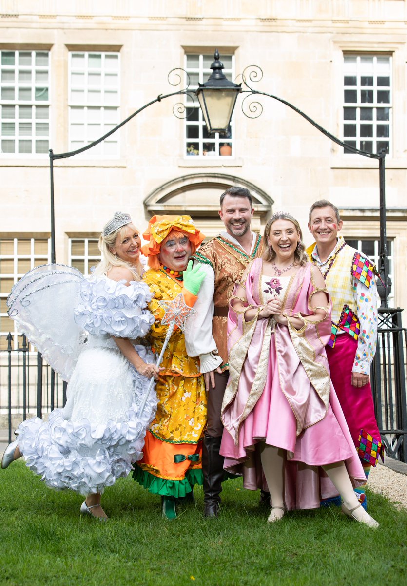 ✨Wishing our beautiful Sleeping Beauty company all the best for opening night tonight! Panto season officially returns to Bath again this year until 7 Jan. We can't wait to welcome you.