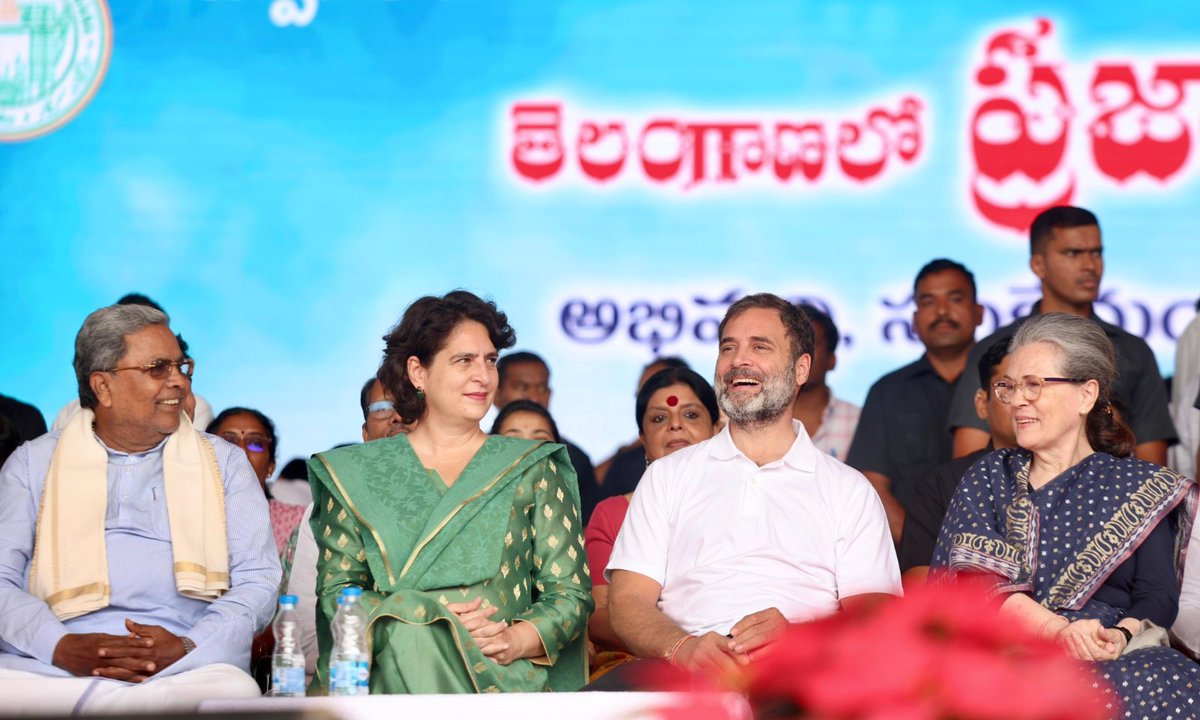 dgurjarofficial's tweet photo. आज तेलंगाना में नई सरकार के शपथ ग्रहण समारोह में कांग्रेस के राष्ट्रीय अध्यक्ष श्री @kharge जी, CPP चेयरपर्सन श्रीमती सोनिया गांधी जी, जननायक श्री @RahulGandhi जी व कांग्रेस महासचिव श्रीमती @priyankagandhi जी ने सम्मिलित होकर जनता का आभार प्रकट किया और नई सरकार को शुभकामनाएं प्रदान की।

आने वाले 5 साल तेलंगाना के विकास के 5 साल होंगे।

जय तेलंगाना, जय कांग्रेस।