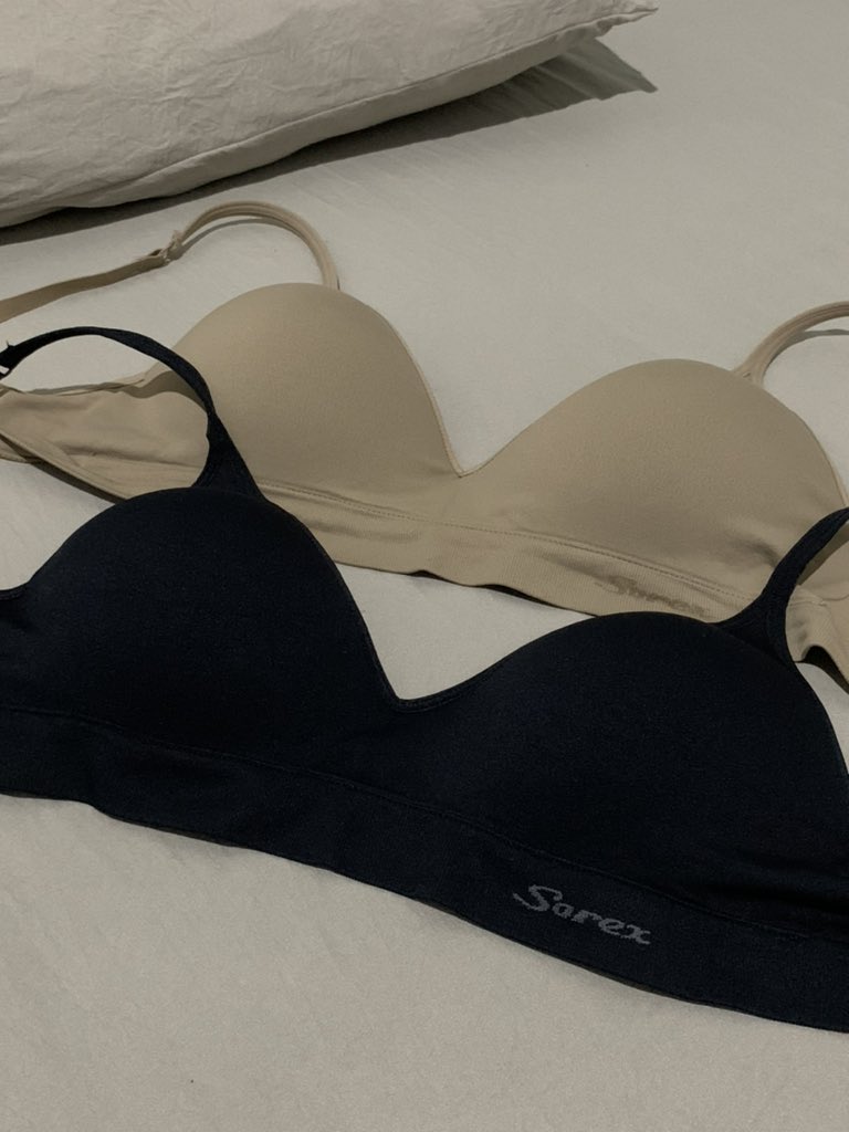 linskinjournal's tweet photo. bangga sama diri sendiri karna sekarang udah tau mau nya pake bra yg kaya gimana dan size apa. 👙🎀

nah buat yg budget bra under 50k tapi dapet kualitas yg ok &amp; nyaman, bisa pilih ini aja deh. bahan cakep breathable dan cukup nyerap keringat juga.

a recommendation thread. https://t.co/EosqeJItKI