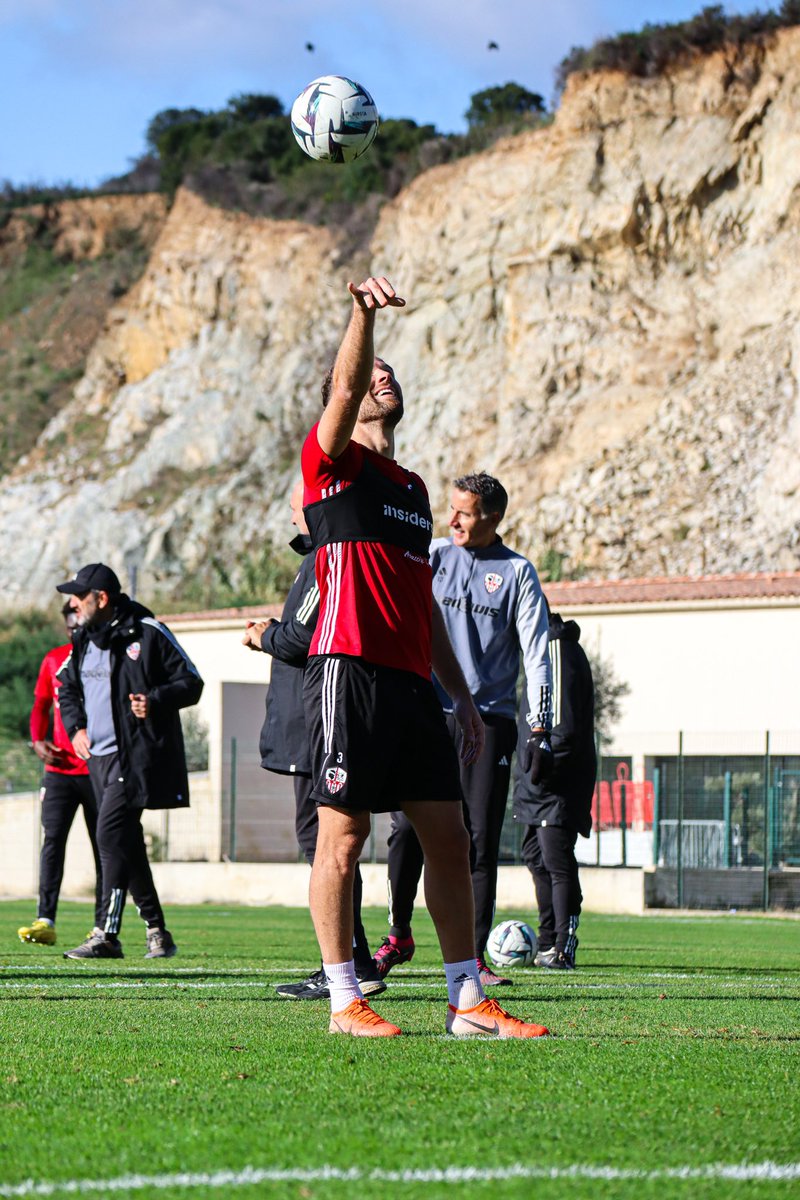 Steph 𝗤𝘂𝗲𝗺𝗽𝗲𝗿 Curry ⛹️‍♂️🏀

C’est un 3️⃣ points switch ! ✅

#ForzaAiacciu
