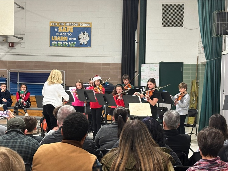 MrsWhitCPM's tweet photo. Congratulations to our fifth grade musicians for a wonderful evening of holiday music! #gettinginthespirit https://t.co/kWPrcYxamT