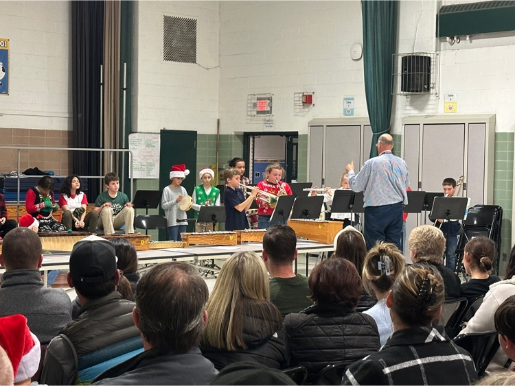 MrsWhitCPM's tweet photo. Congratulations to our fifth grade musicians for a wonderful evening of holiday music! #gettinginthespirit https://t.co/kWPrcYxamT