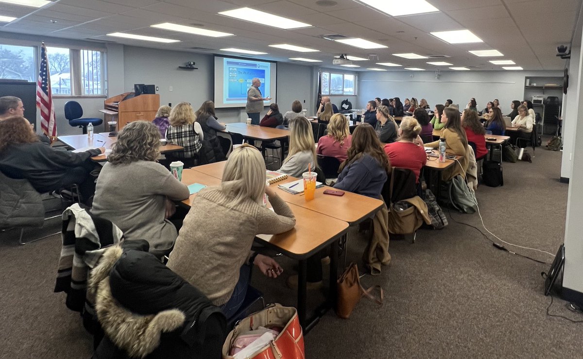 mackrellr's tweet photo. Thanks @PADeptofEd Math Content Advisor, Kevin Mauro, for helping @LuzIU18 support our regional math teachers. Great session! #Collaboration #PDESAS https://t.co/0ARcW8A0ri