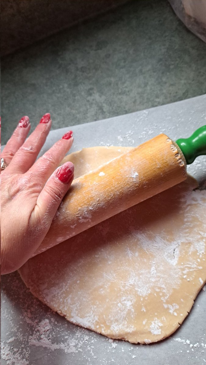 InkedDeviant's tweet photo. Half The Shortbread Dough Rolled, Baked & Cooling. Time To Start The Second Half...💃🏼
#ChristmasBaking #Spitzbuben https://t.co/XWPLe7m5ka