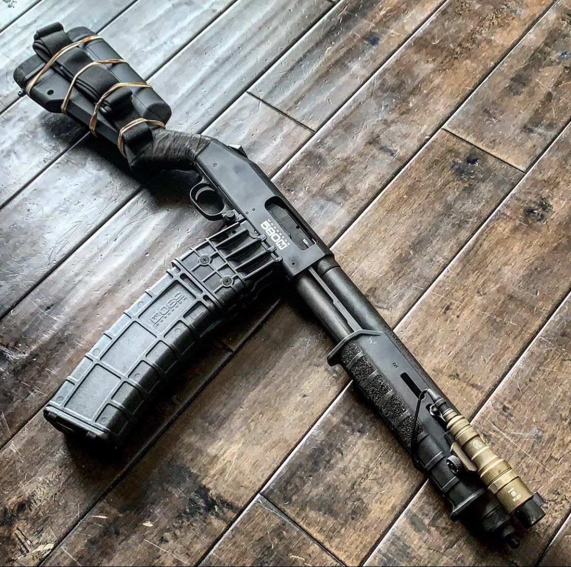 MossbergCorp's tweet photo. Mossberg 590 M appreciation post! Reload with ease! 20 rounds at a time! #Mossberg #Mossberg590 #Mossberg590M https://t.co/fdTVPOeI6t