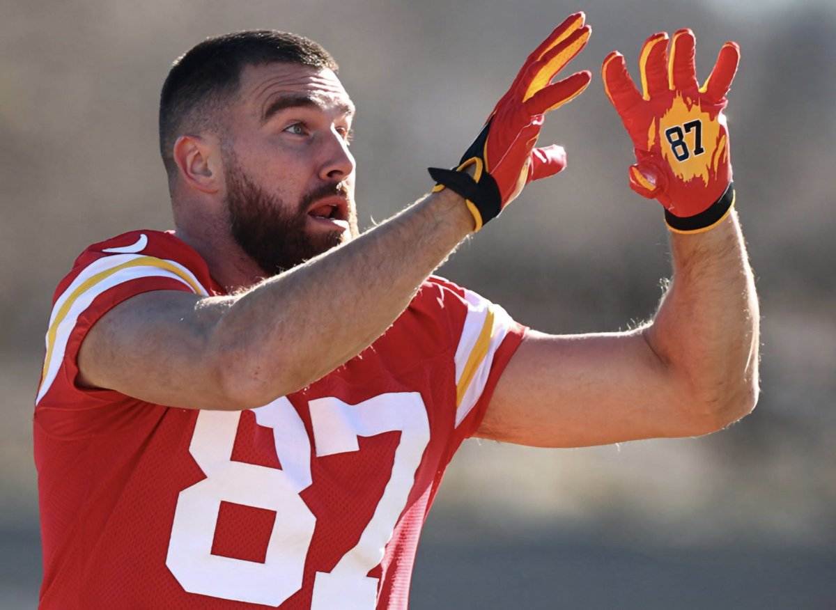 Fan Page | Travis Kelce tweet media