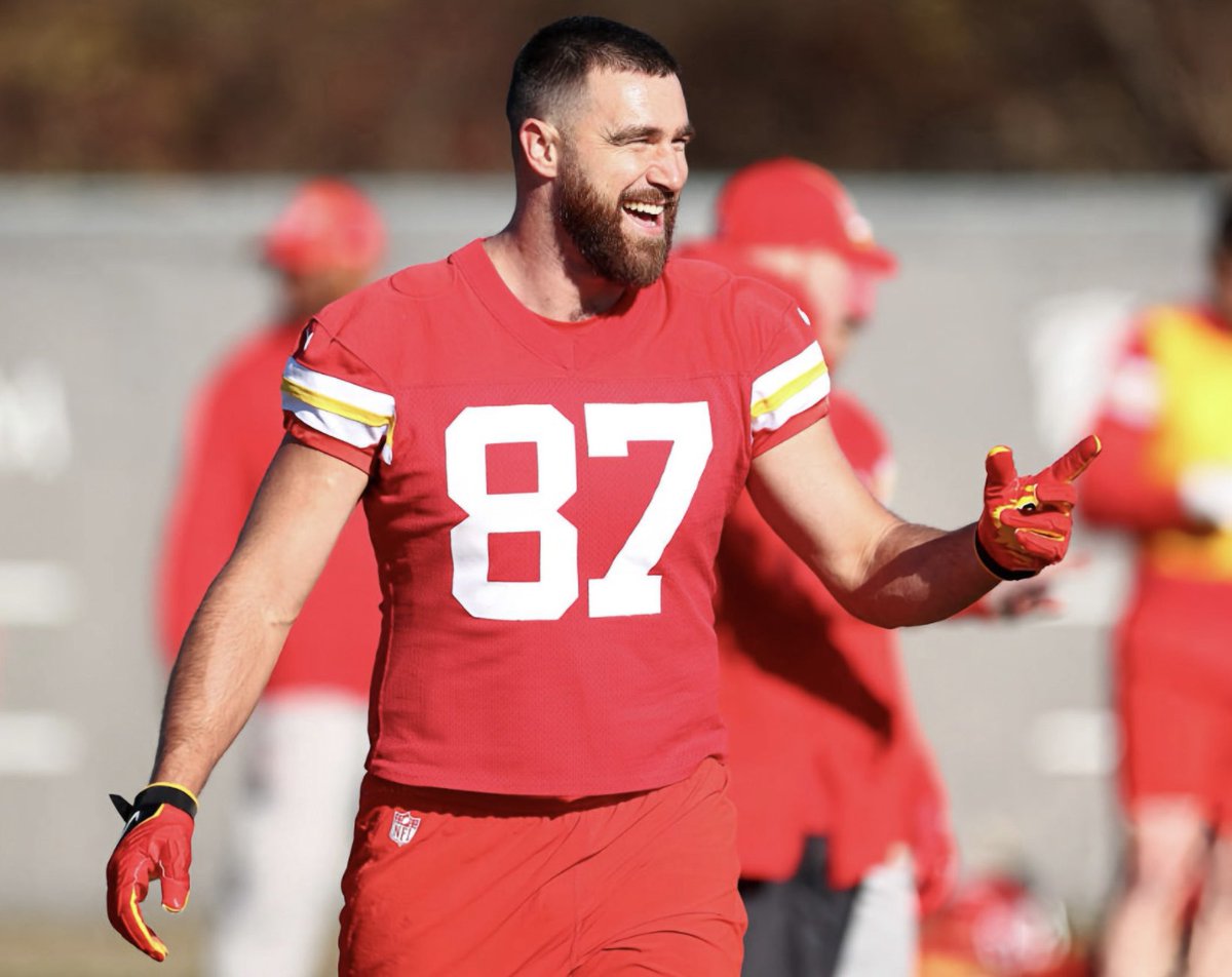 Fan Page | Travis Kelce tweet media