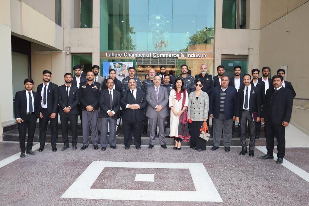 IPRE_Customs's tweet photo. Role of Customs in IPR Enforcement highlighted in a session at Lahore Chamber of Commerce attended by lawyers and business community. Mr. Kashif Anwar President LCCI assured of full support. 
@mukarram_ansari 
@FBRSpokesperson 
@oicci_pakistan https://t.co/Gc2v9QgBID