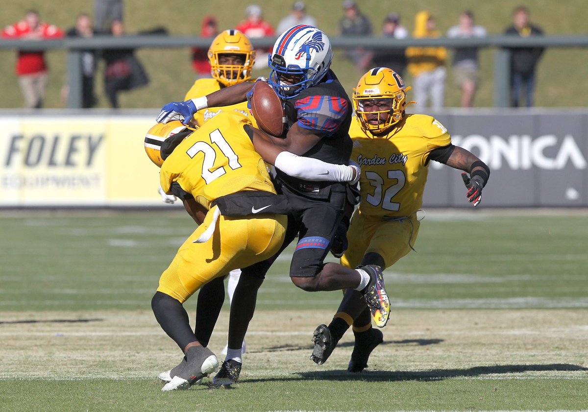 _McCollom_Steve's tweet photo. Calling all them mid-years/transfers!
Who wants to be apart of #DBlock24!?!?
Lets do it @GCCC_FOOTBALL!
DMโs open! Get at me! #BBNation #StayTheCourse https://t.co/SQNfbx7tSZ