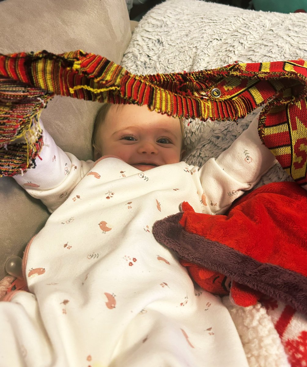 7 mois, déjà prête à aller au stade ma fille ! <a href="/RCLens/">Racing Club de Lens</a>