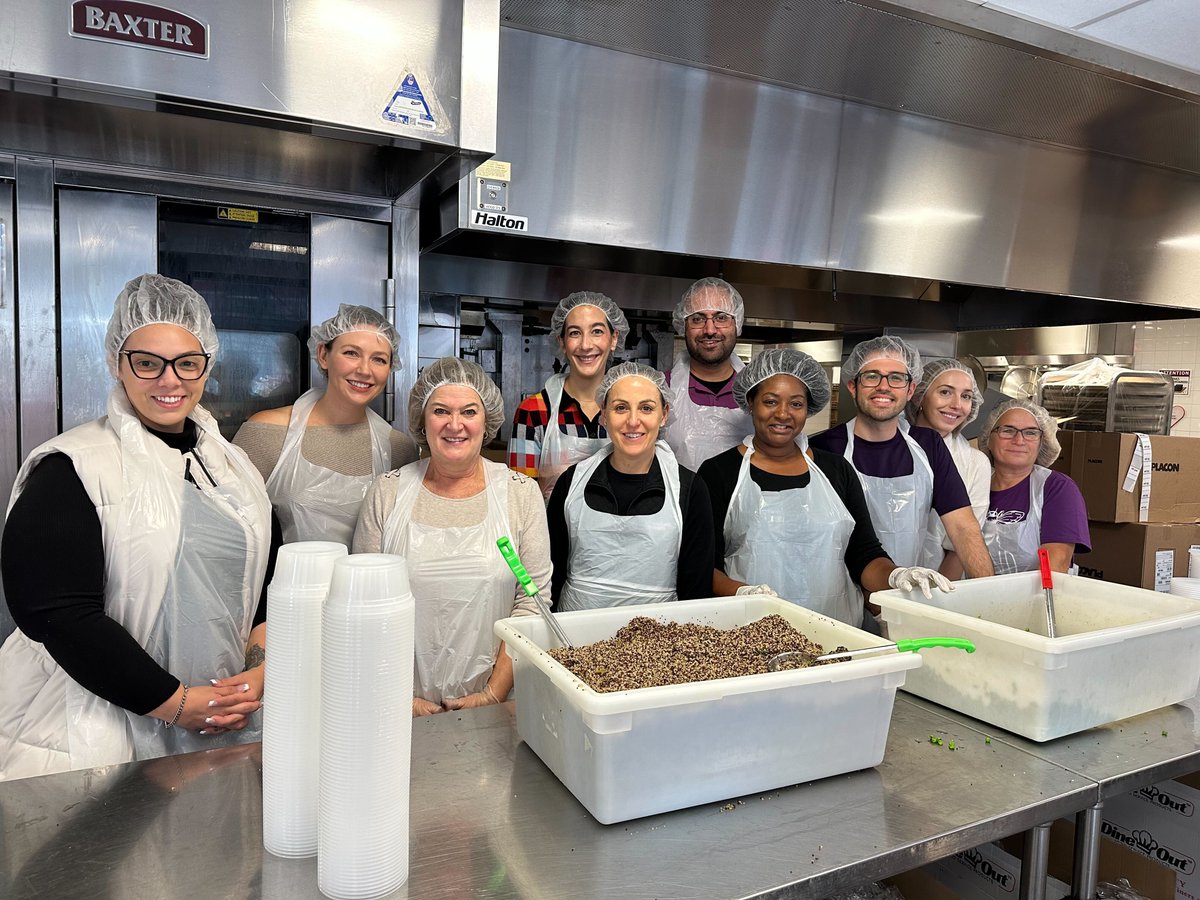 InterwellHealth's tweet photo. Members of our team spent the day at @godslovenyc preparing, packing, and delivering meals to those too sick to shop and cook for themselves. We’re thrilled our team was able to join our mission with theirs to help deliver nutritious, high-quality meals to those in need. https://t.co/LeqdYELUs6