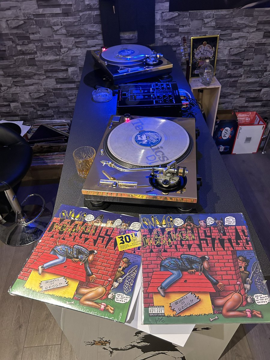 1onetone's tweet image. Still going strong and now I have two versions 
1993 n 2023.
I do love my old skool tunes tho. 
 @SnoopDogg #Technics #mixmaster