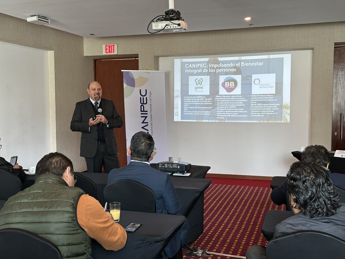 canipecmx's tweet photo. #CANIPEC en conferencia de prensa hablando acerca de la perspectiva de cierre del sector de #cuidadopersonal y #cuidadodelhogar para este 2023 y las tendencias de consumo que van a marcar este 2024 🧼🧴🧽 https://t.co/mVAFs6NUew