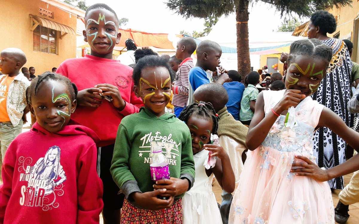 AreaKampala's tweet photo. Christmas days ongoing. Kireka finished. Thanks to @cakelyuganda for the delicious cake that the children enjoyed. God richly bless you. https://t.co/tkSighmHiV