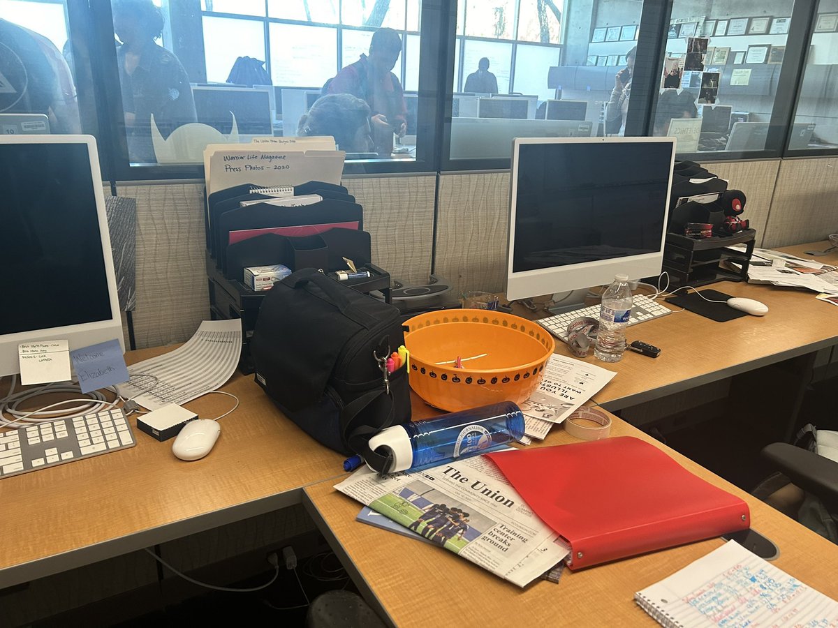 eloizardnellie's tweet photo. Classes are CANCELED 
A power outage has affected the entire campus of El Camino College, and campus police advise all students to leave campus until further notice
#eccunion #poweroutage https://t.co/zy9YjYsITu