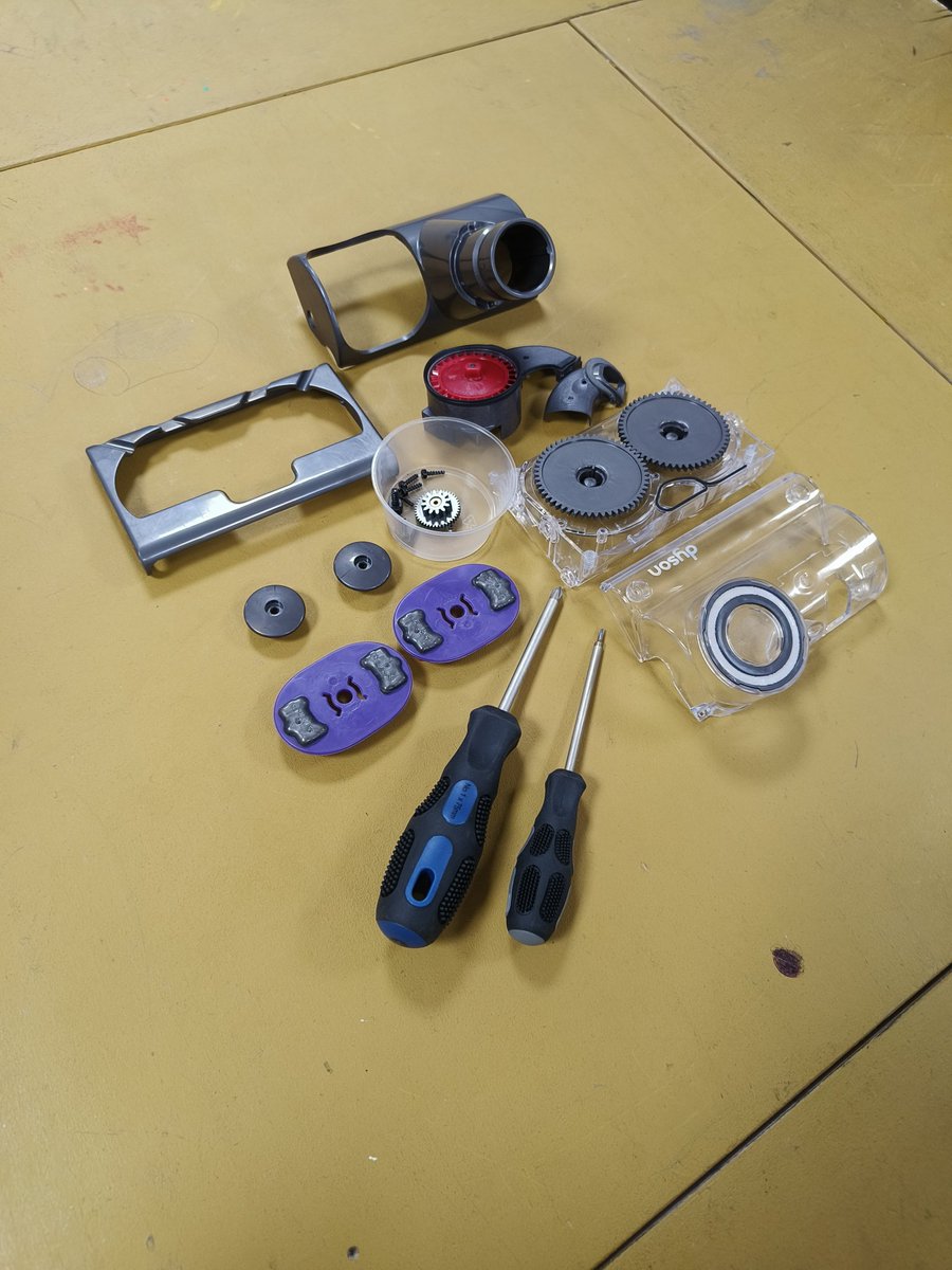 Our Year 10 Engineers have been thoroughly engaged looking at mini parts of the Dyson vacuum sent to us from @foundationdyson. They have really enjoyed taking the components apart and we had a little competition to see who could assemble it all together again first! 🪛🫡 #STEM