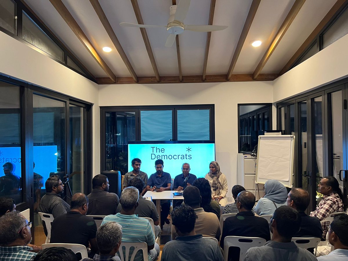 Iqbaalahme59794's tweet photo. The Democrats ge membership drive aa beheygothun mashvaraa kollumah partyge raees aaieku baavvaa badhdhaluvun

📍The Democrats HQ, H. Maizaandhoshuge
#WeTheDemocrats 
@TheDemocratsMV https://t.co/a7Ho9VXcQN