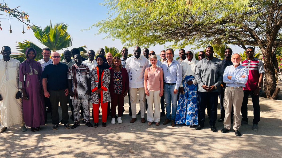 🇸🇳👨‍🎓𝐏𝐫𝐞𝐦𝐢𝐞𝐫 𝐀𝐭𝐞𝐥𝐢𝐞𝐫 𝐝𝐮 𝐍𝐨𝐮𝐯𝐞𝐚𝐮 𝐌𝐚𝐬𝐭𝐞𝐫 𝐝𝐞 𝐆𝐞́𝐨𝐦𝐚𝐭𝐢𝐪𝐮𝐞 𝐚̀ 𝐥'𝐔𝐧𝐢𝐯𝐞𝐫𝐬𝐢𝐭𝐞́ 𝐝'𝐔𝐒𝐒𝐄𝐈𝐍
Orchestré par l'ESTIA, les participants renforcent et partagent leur expérience en géomatique et en utilisation des données satellitaires.