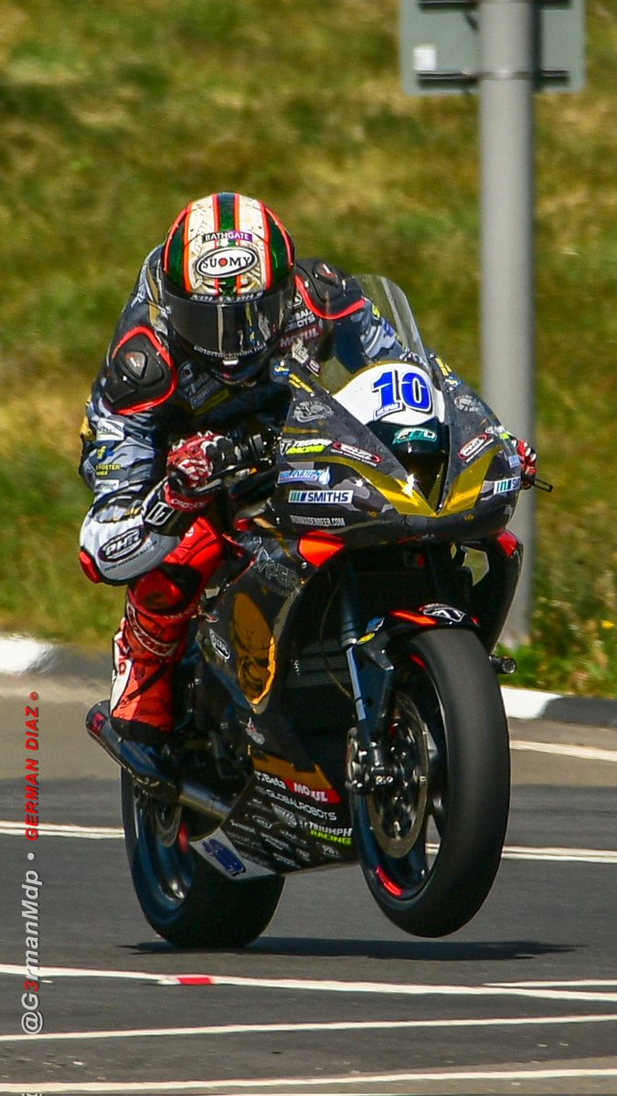 TT Isle of Man 2023 . Supersport TT Race 2 (The Bungalow) . #10 Peter Hickman . @peterhickman60 @ttracesofficial #isleofman #ttiom #roadrace #bike