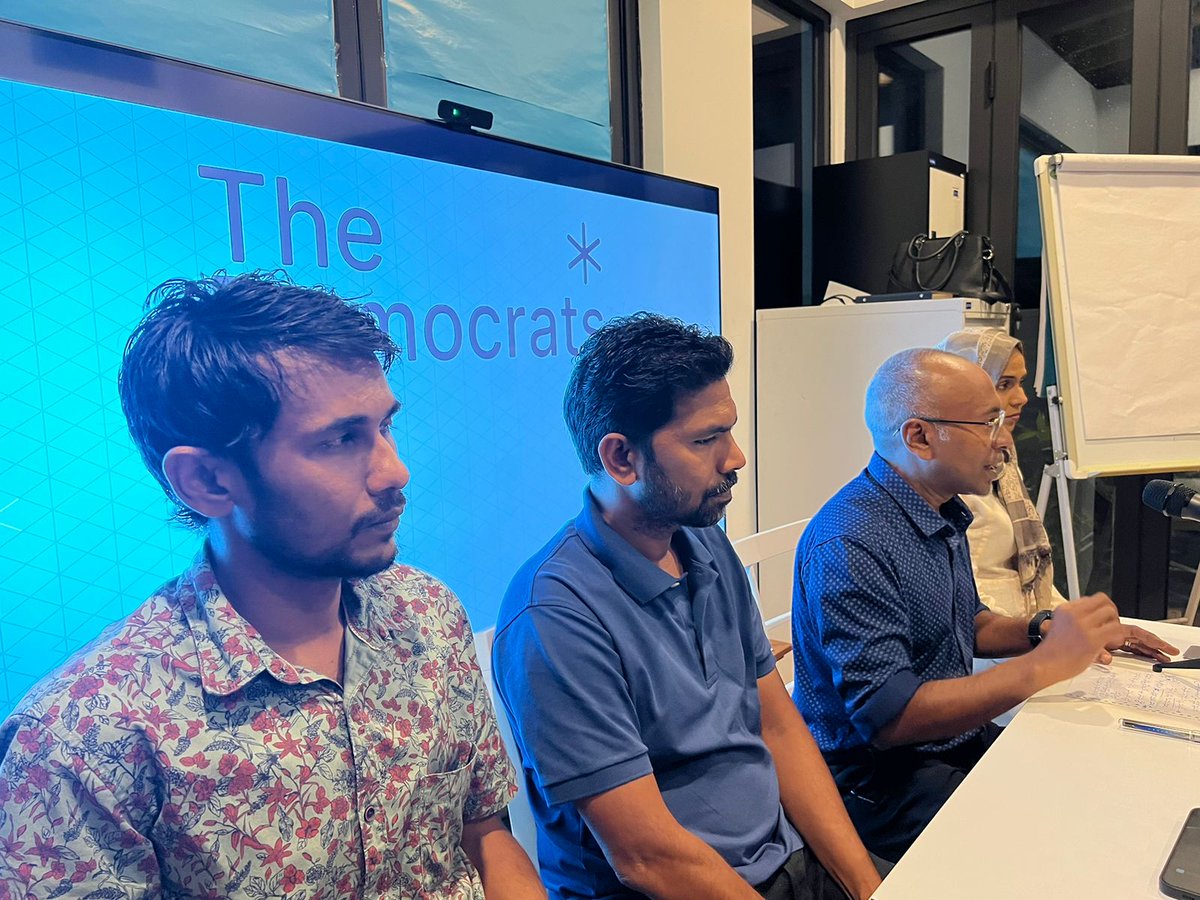 Iqbaalahme59794's tweet photo. The Democrats ge membership drive aa beheygothun mashvaraa kollumah partyge raees aaieku baavvaa badhdhaluvun

📍The Democrats HQ, H. Maizaandhoshuge
#WeTheDemocrats 
@TheDemocratsMV https://t.co/caUq0UnDN3