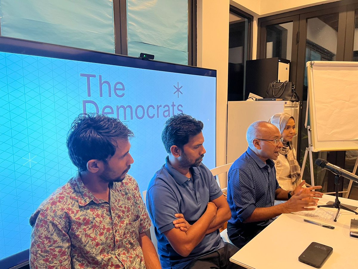 Iqbaalahme59794's tweet photo. The Democrats ge membership drive aa beheygothun mashvaraa kollumah partyge raees aaieku baavvaa badhdhaluvun

📍The Democrats HQ, H. Maizaandhoshuge
#WeTheDemocrats 
@TheDemocratsMV https://t.co/caUq0UnDN3
