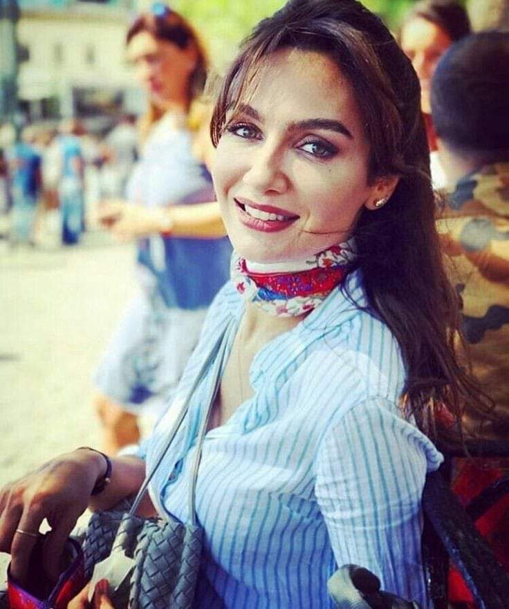 AnnaCorrias1's tweet photo. #Birderdimvar #BirceAkalay #MertFirat https://t.co/exsuqDfuCM
