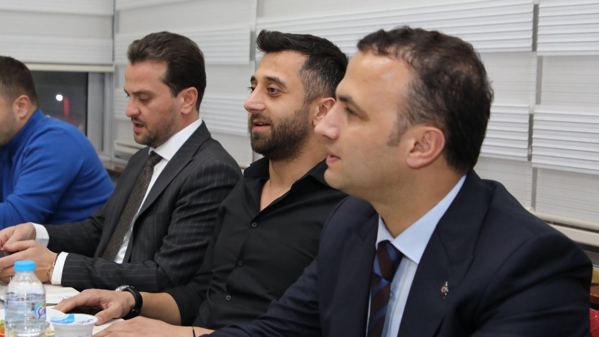 akgencfatsa's tweet photo. AK Parti Fatsa Gençlik Kolları Başkan Vekilimiz Yasin Kumral ve yönetim kurulu üyelerimiz, İlçe Başkanımız Yasin Sarıçiçek ve Fatsa Belediye Başkanımız İbrahim Etem Kibar'ın katılımlarıyla bir araya geldik. 

Birlikte daha büyük başarılara imza atmak dileğiyle! 🇹🇷 https://t.co/pqHBHFImaN