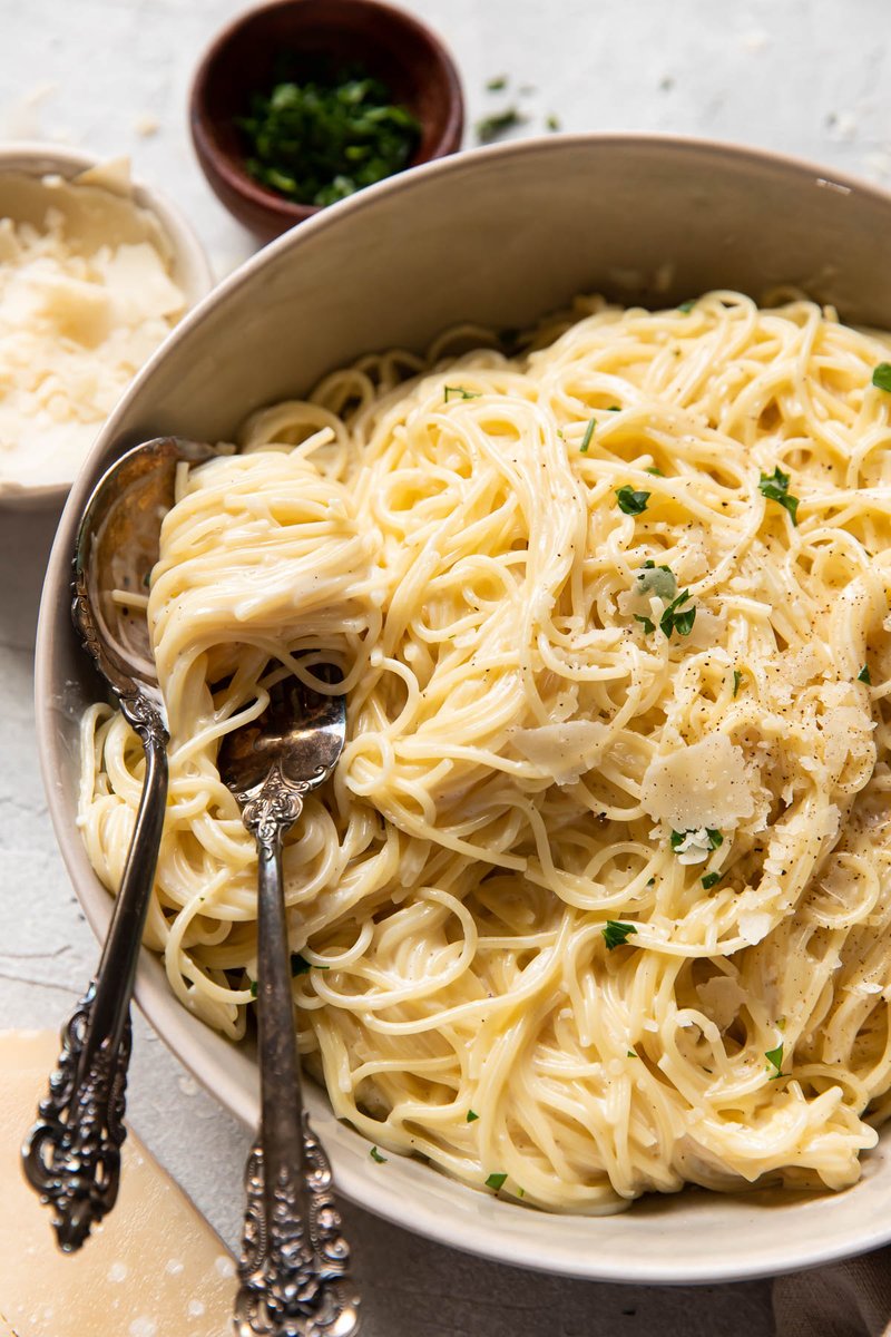 This easy creamy angel hair pasta will become a family side dish favorite! You will love how rich and creamy the pasta is and it takes less than 30 minutes to prepare.

RECIPE: moderncrumb.com/creamy-angel-h…