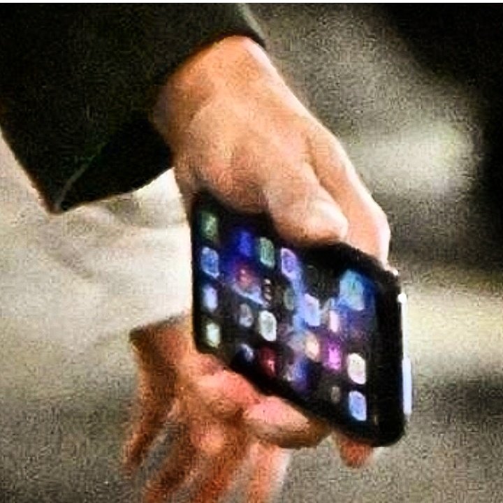 rennerland's tweet photo. #jeremyrenner #NYC #phoneinhand https://t.co/fERkCjos2M
