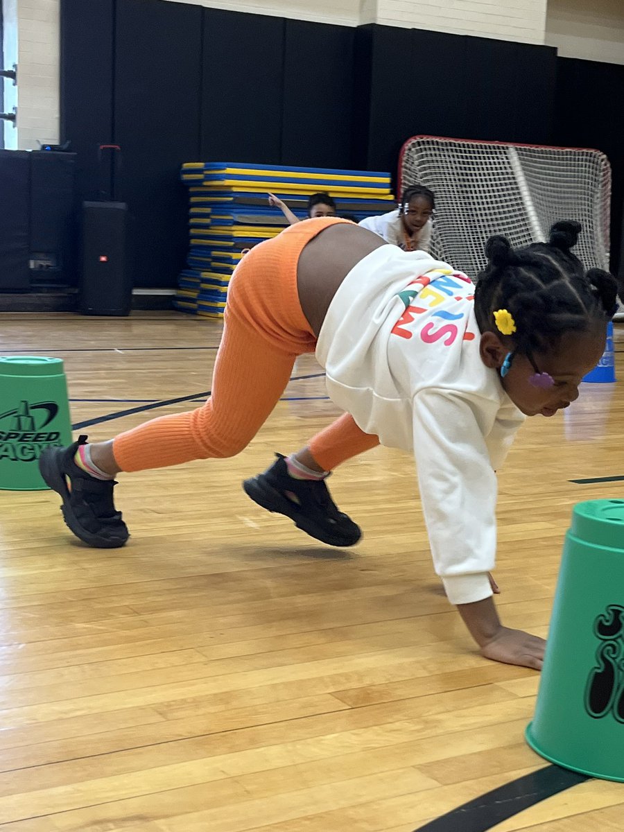 MAS_PhysEd's tweet photo. Just a few highlights from our Soccer and Relay units. Our students are learning about stability and control with both our bodies and our manipulative objects (Soccer Ball). A strong core leads to a controlled body! https://t.co/qRWjntioW6