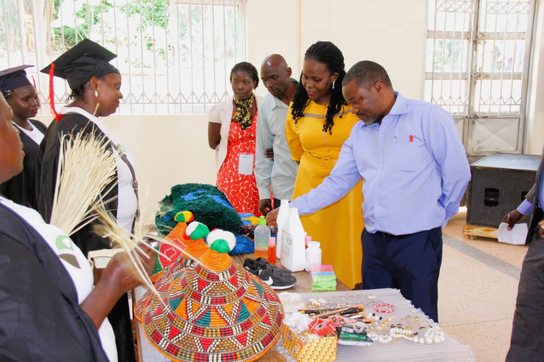 AreaKampala's tweet photo. KAFOC today graduated off parents that participated in the SBS program. It was a three months period training and 75 parents and youth successfully completed and have learnt to start business with any available resources they have at their disposal. @ChildFundUganda https://t.co/C56RdrWFGG