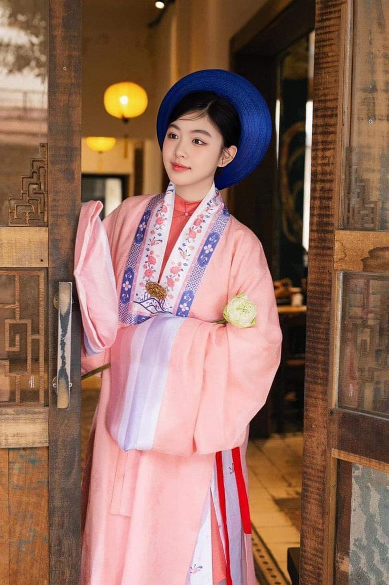tu_kashi's tweet photo. Lọ Lem nhà Quyền Linh khoe nhan sắc ngọt ngào khi diện áo Nhật Bình ❤ đẹp mộc mạc, trang phục Việt vẫn là chân ái ❤
#lolem #congaiquyenlinh https://t.co/XnvwgtYpue