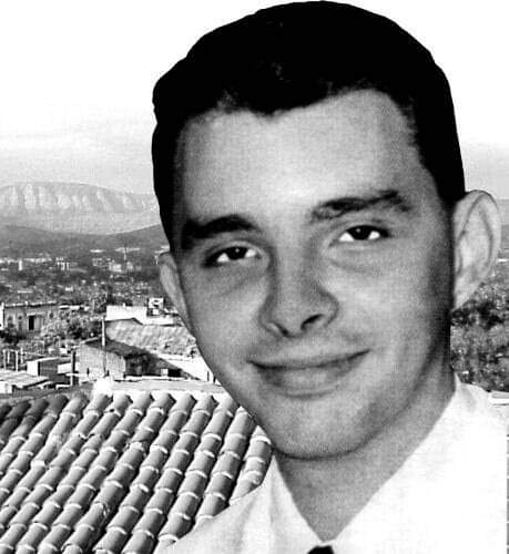 JuanBertico's tweet photo. #FidelPorSiempre"Con poco mas d 20 años, Frank tenía la talla d un auténtico dirigente político, la madurez d un luchador, el fogueo combativo de un veterano, la tenacidad d un hombre convencido y la valentía personal d un combatiente d la primera línea". #CubaViveEnSuHistoria https://t.co/oeABQCetAd