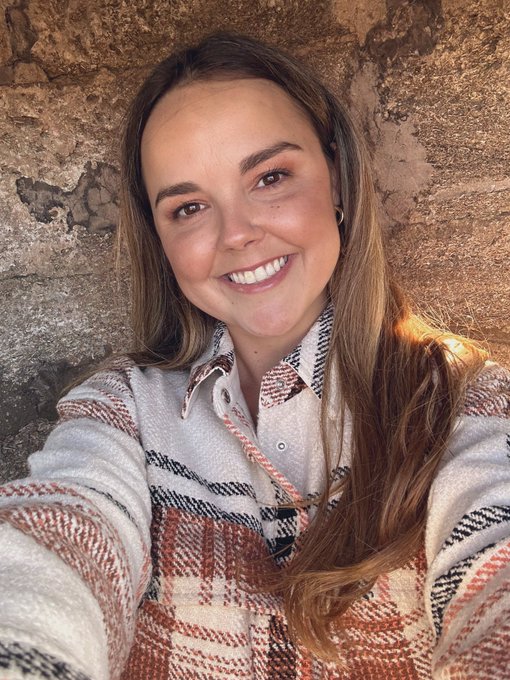 The pics as promised and omg was it cold and windy out 😜💕 forgot to move my fanny pack to the back in<a href="/tag/smile"class="tags"><span>#smile</span></a><a href="/tag/thursday"class="tags"><span>#thursday</span></a><a href="/tag/holidaycheer"class="tags"><span>#holidaycheer</span></a>