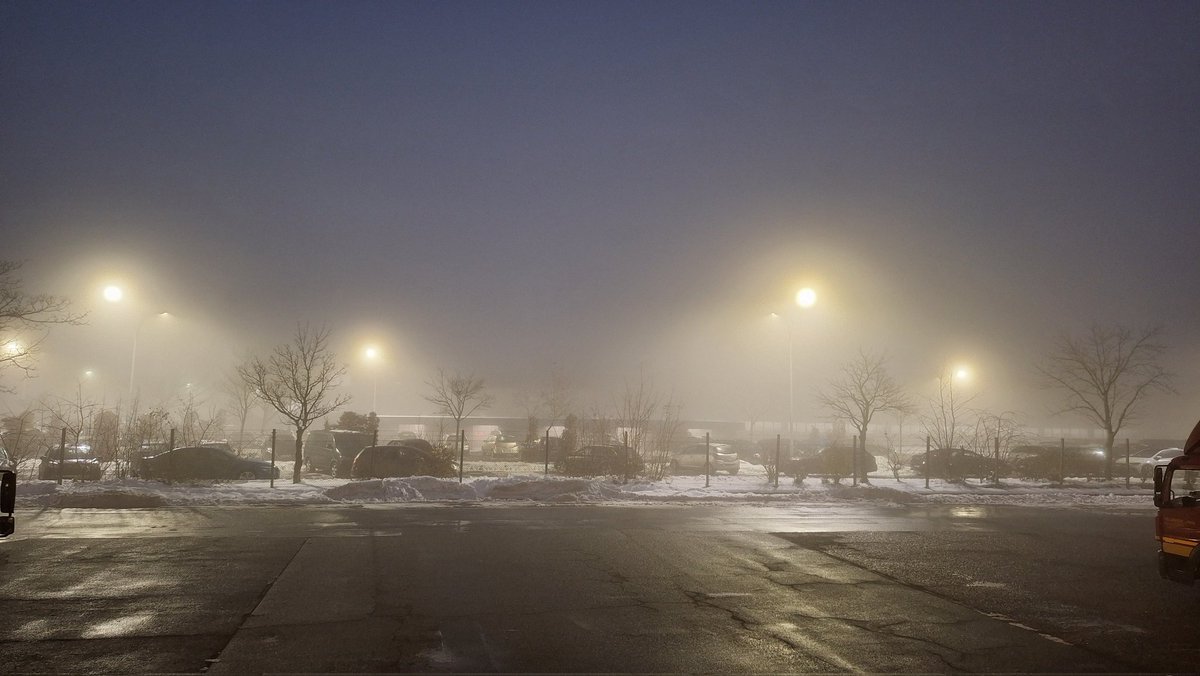 Winter, Schnee, Abend, Nebel: optisch und athmosphärisch liebe ich sowas einfach 😍. Und nebenbei erinnert mich sowas immer ein wenig an "The Division" 😅